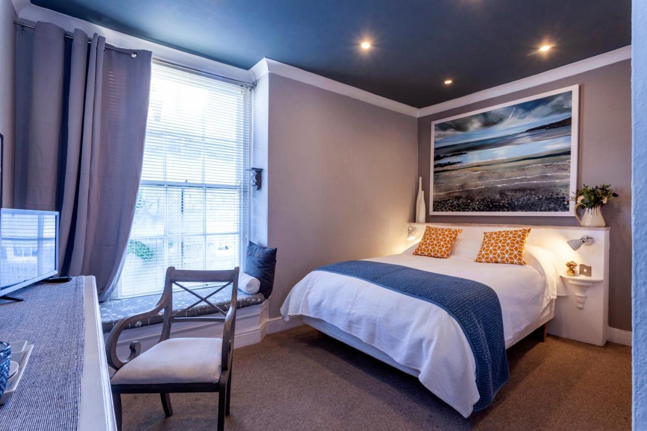 The Summer House Penzance Room photo