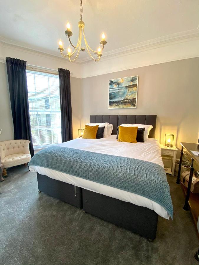 The Summer House Penzance Room photo