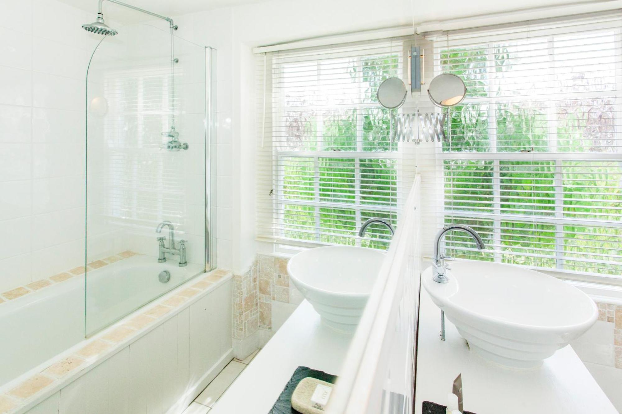 The Summer House Penzance Room photo