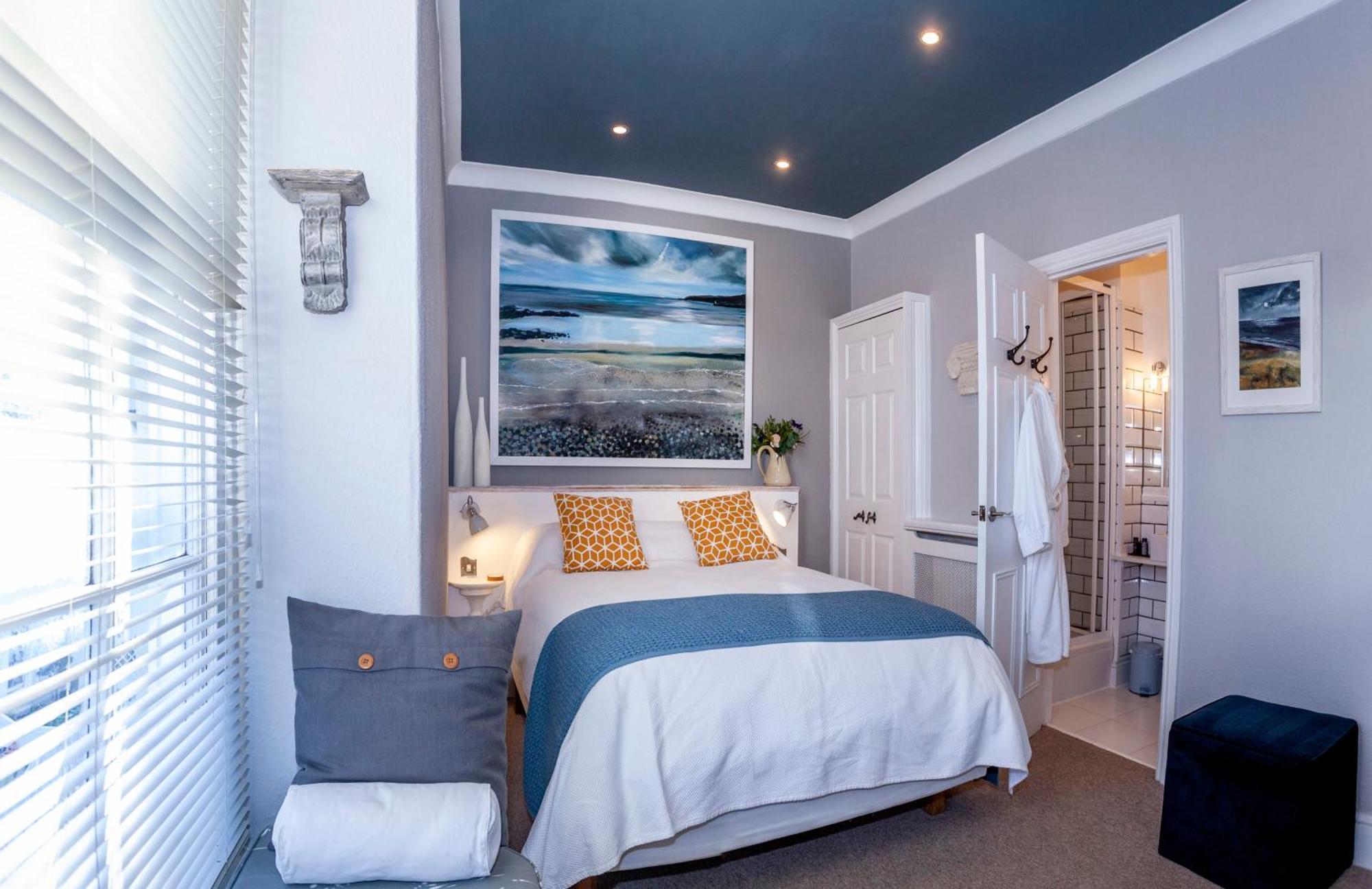 The Summer House Penzance Room photo